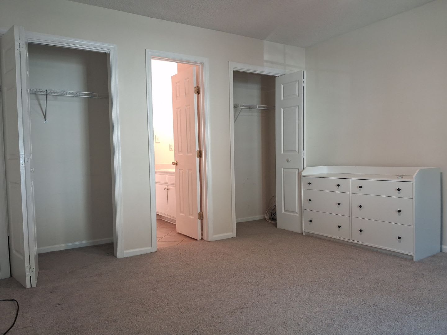 Charming 3 Bed, 2 Bath Home – 1,428 Sq Ft – photo 4