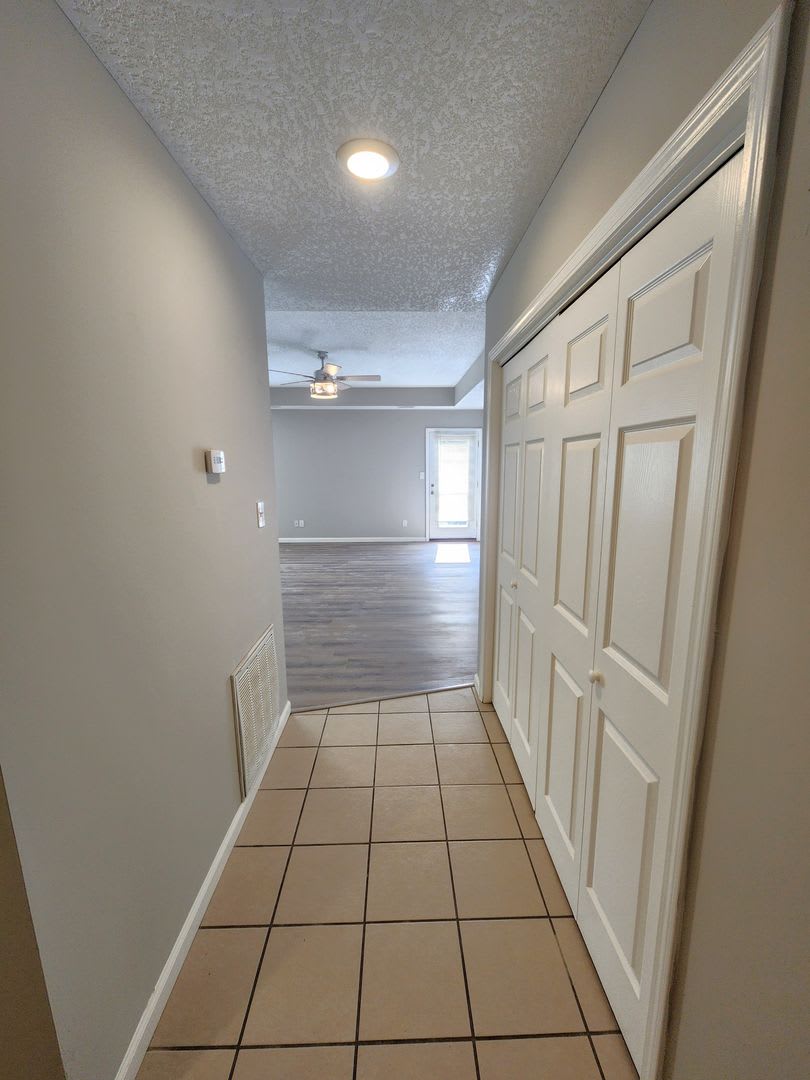 Like new 4BR, 2BTH with att gar and over 1500sq ft! – photo 3