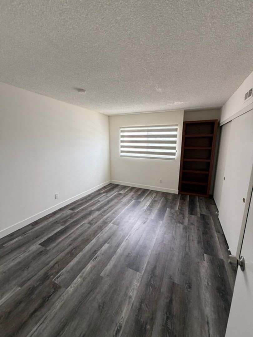2 Bed, 1.5 Bath Townhouse- 1835 W. 145th St. – photo 2