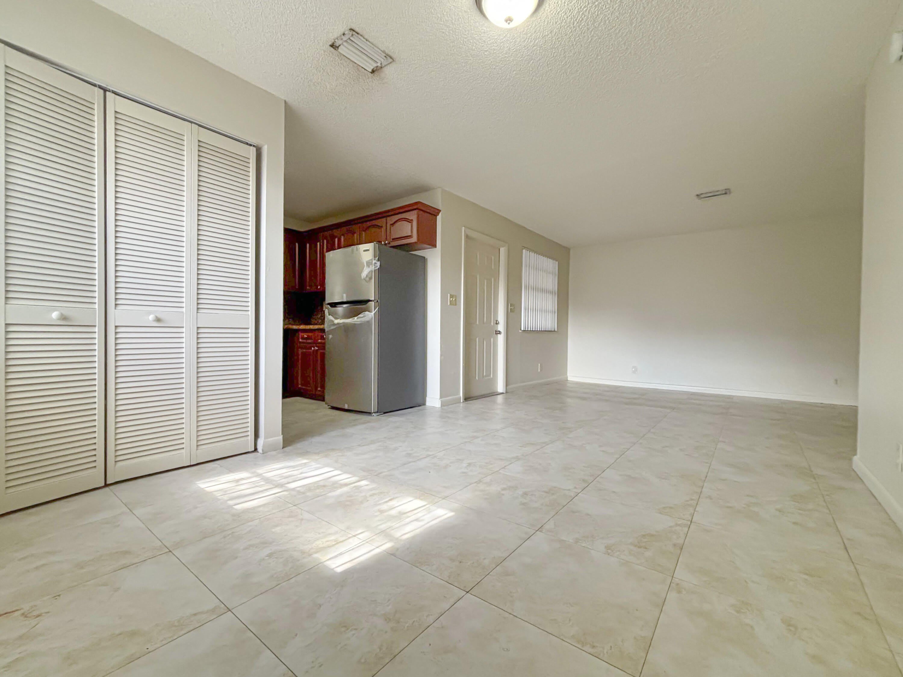 10901 NW 45th Street – photo 4