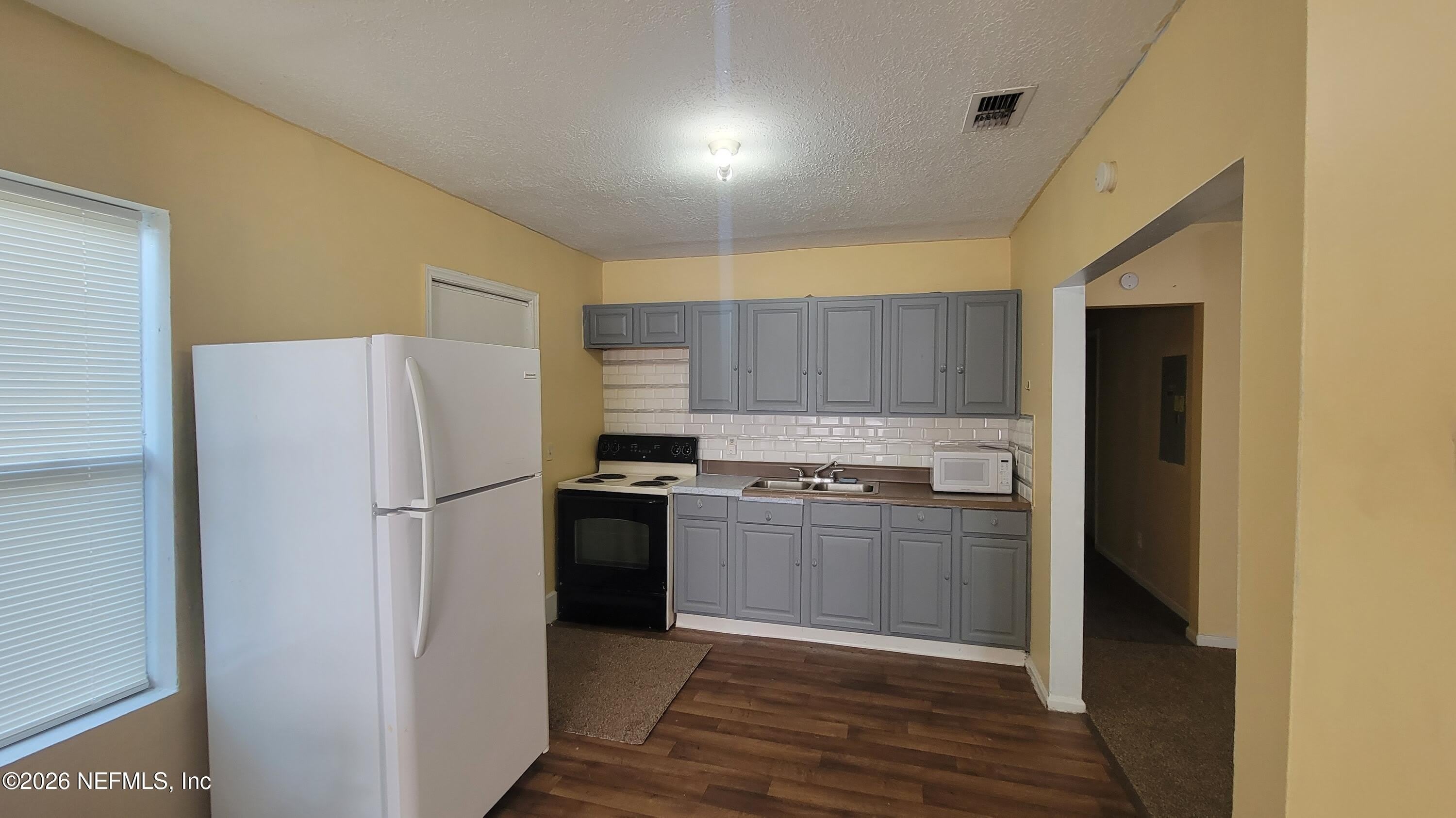 2810 Venus Street – photo 5
