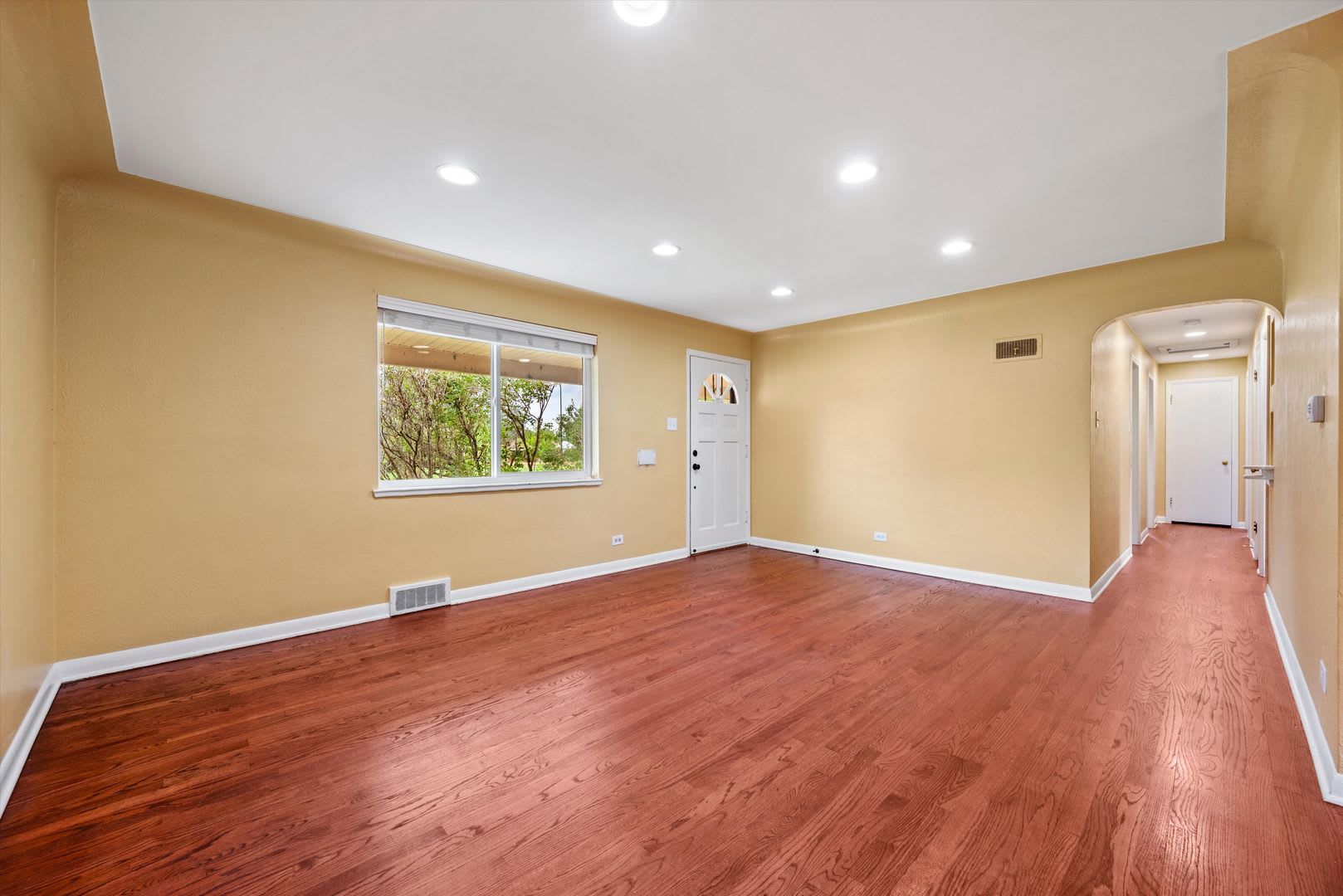 Spacious 4 Bedroom Park Hill Home With Finished Basement 2 Car Garage – photo 4
