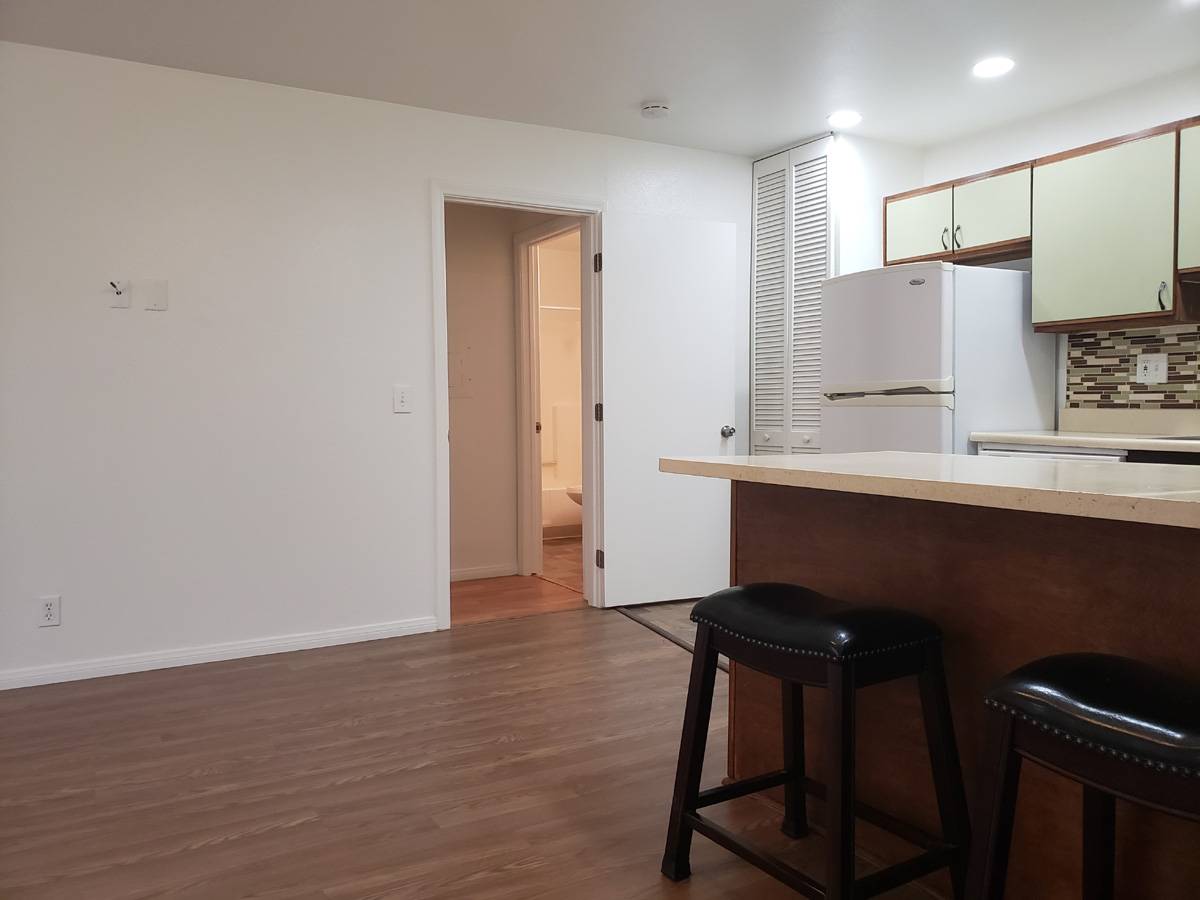 1261 Victor Avenue – photo 3