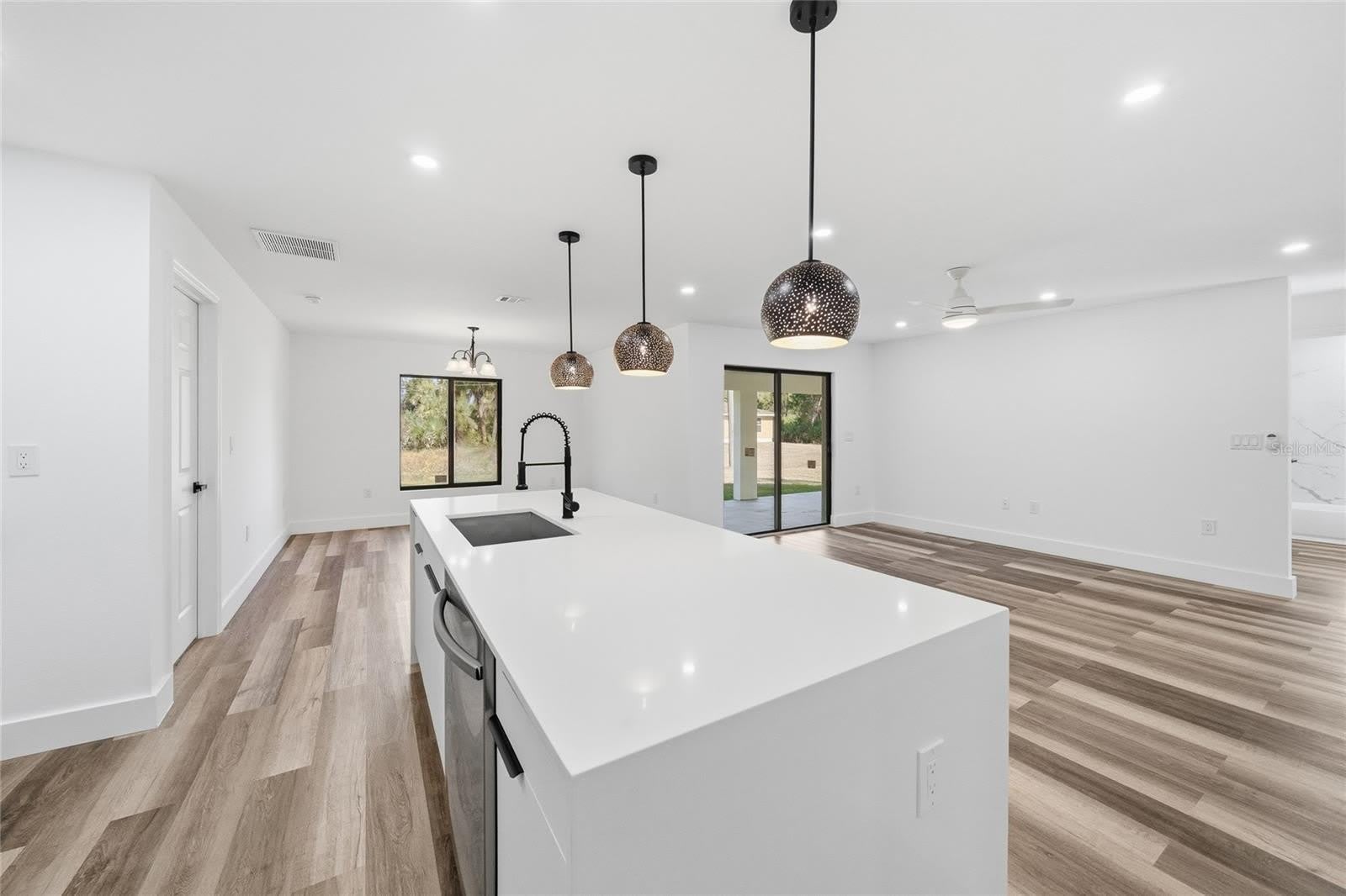 15468 CHAMBERLAIN Boulevard – photo 4