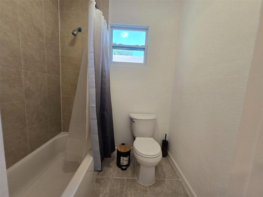 1437 NW 70th St. – photo 2