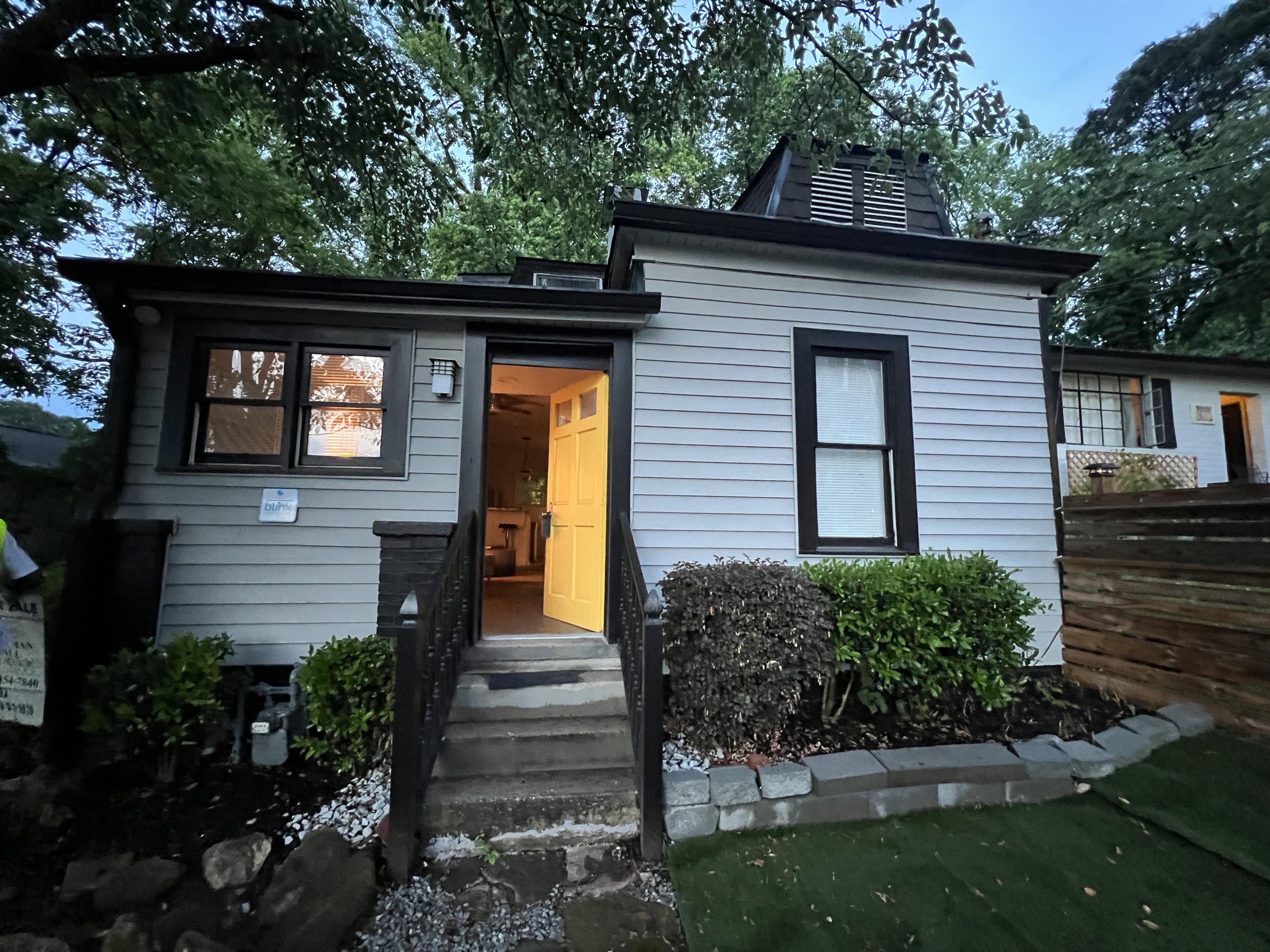 1077 Hampton Street NW – photo 2