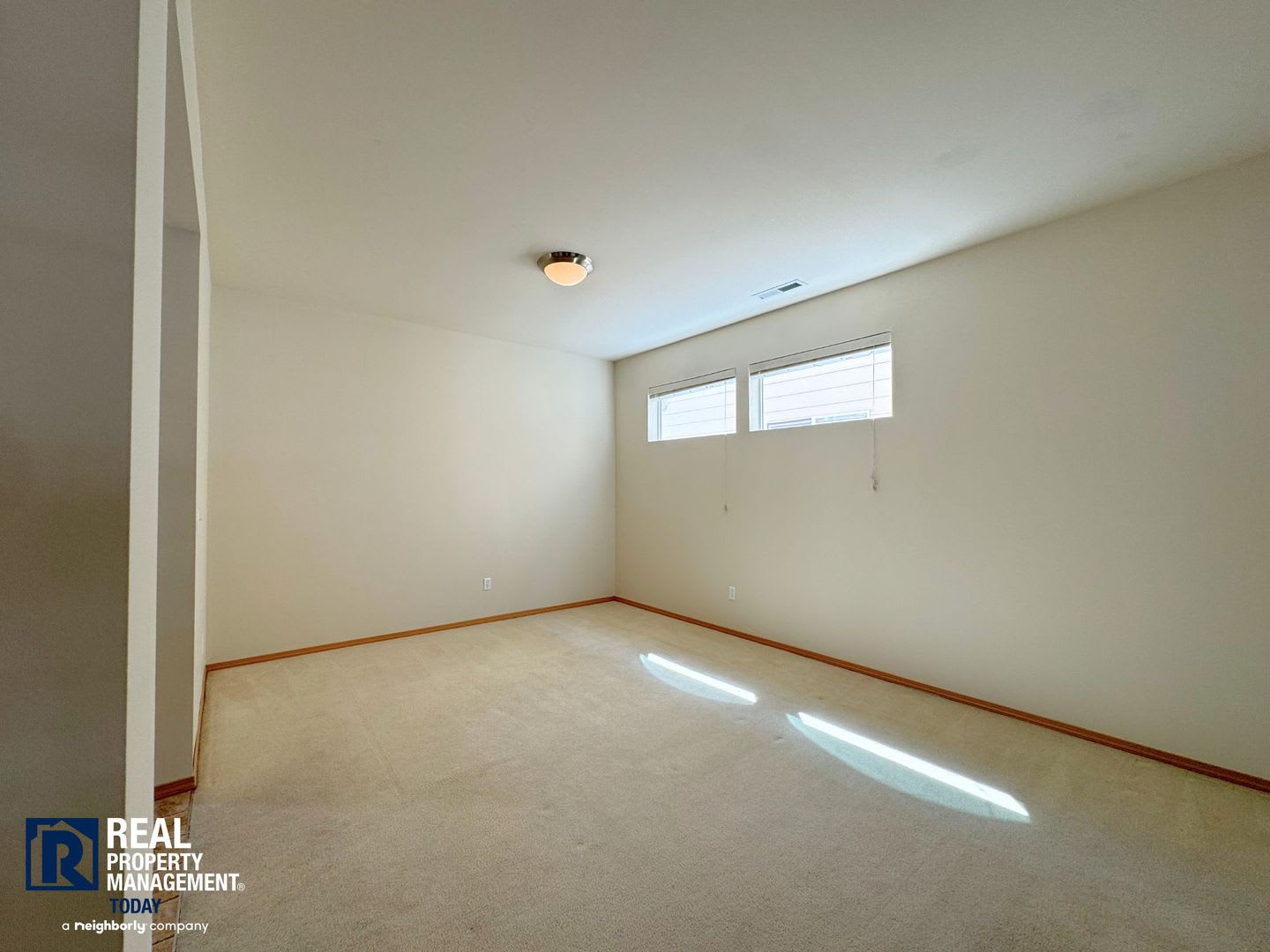 Spacious 4-Bedroom Fife Home – photo 5