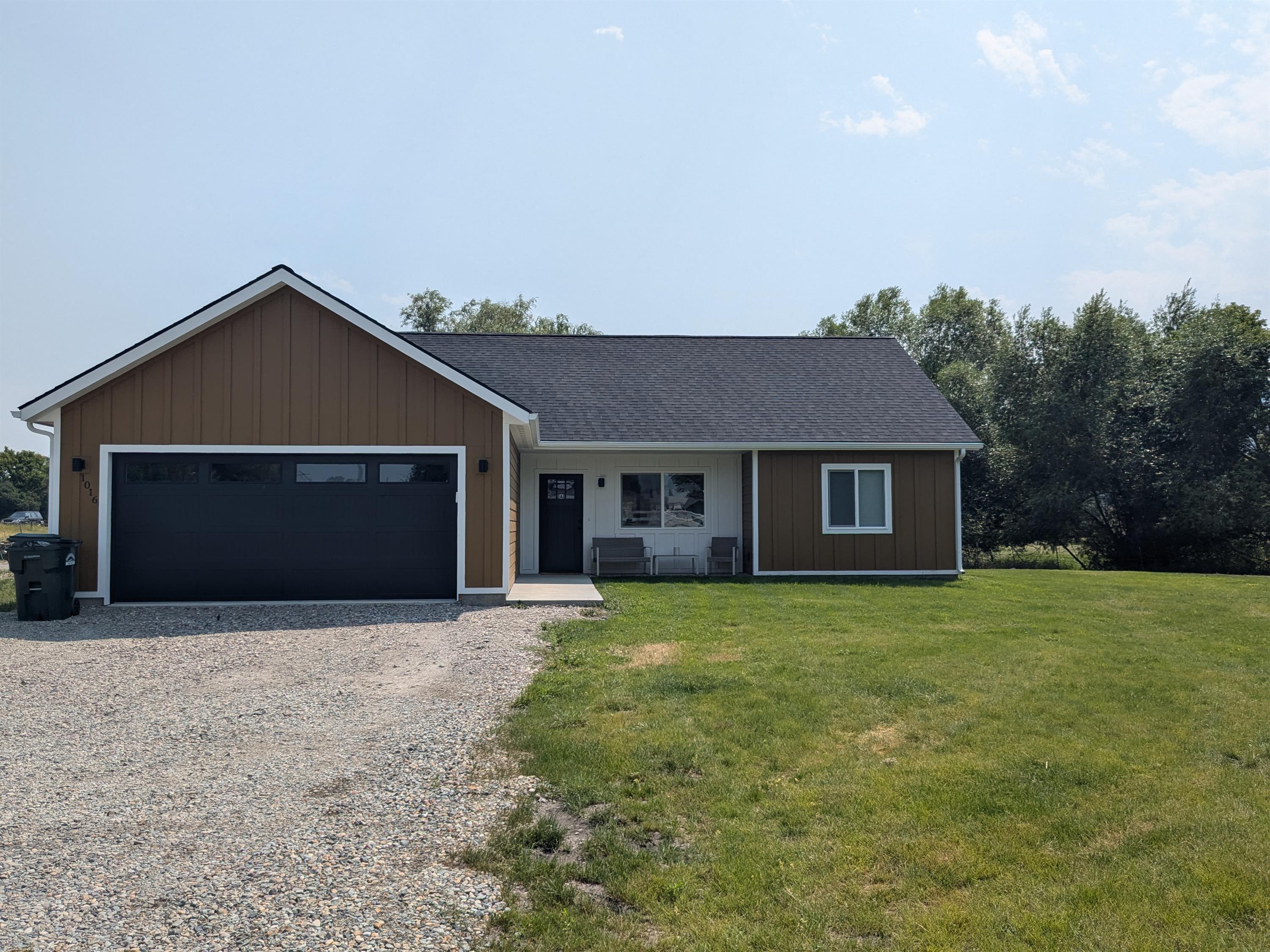 1016 8th Avenue West – photo 2