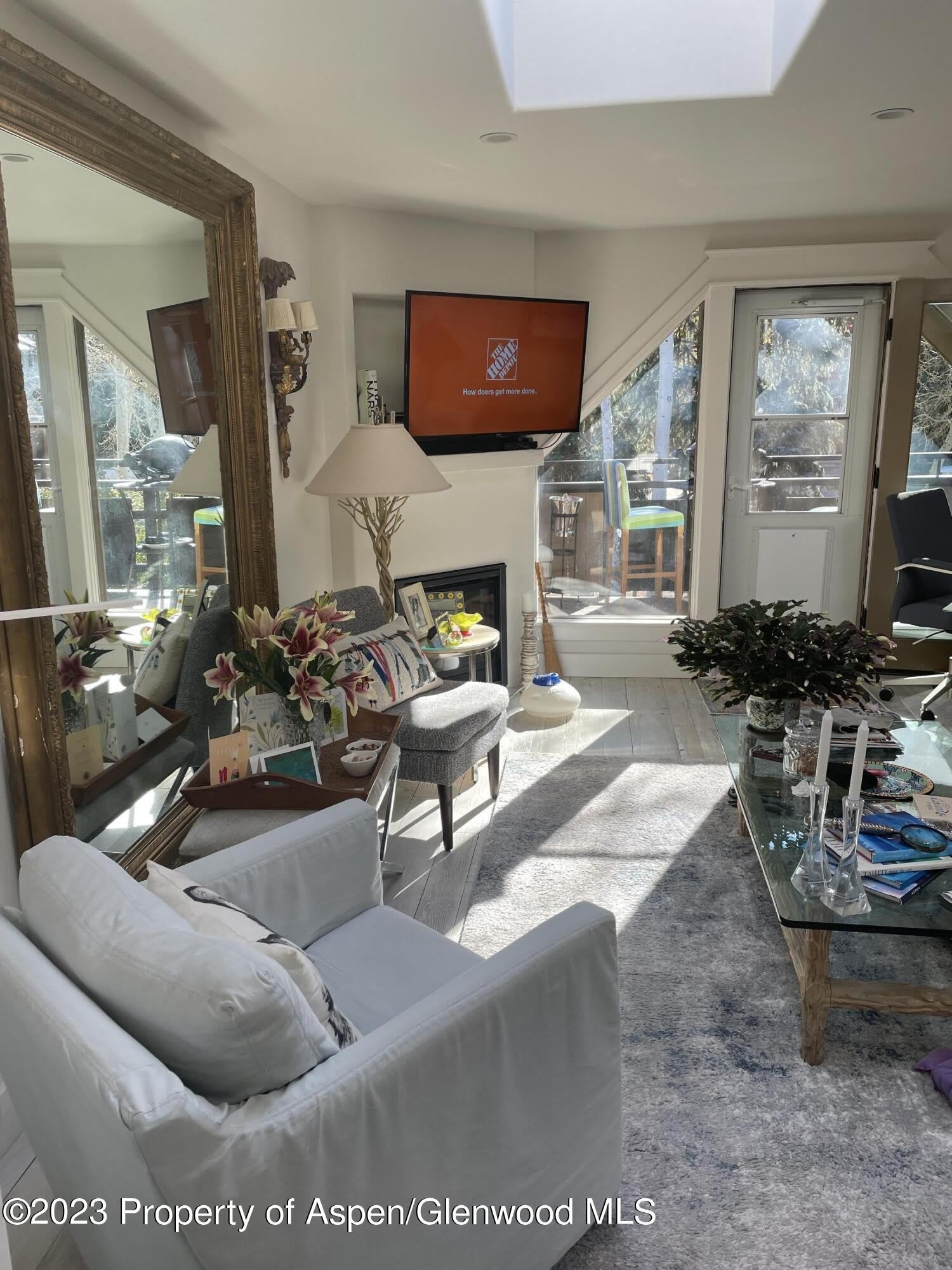 108 W Hyman Avenue – photo 2