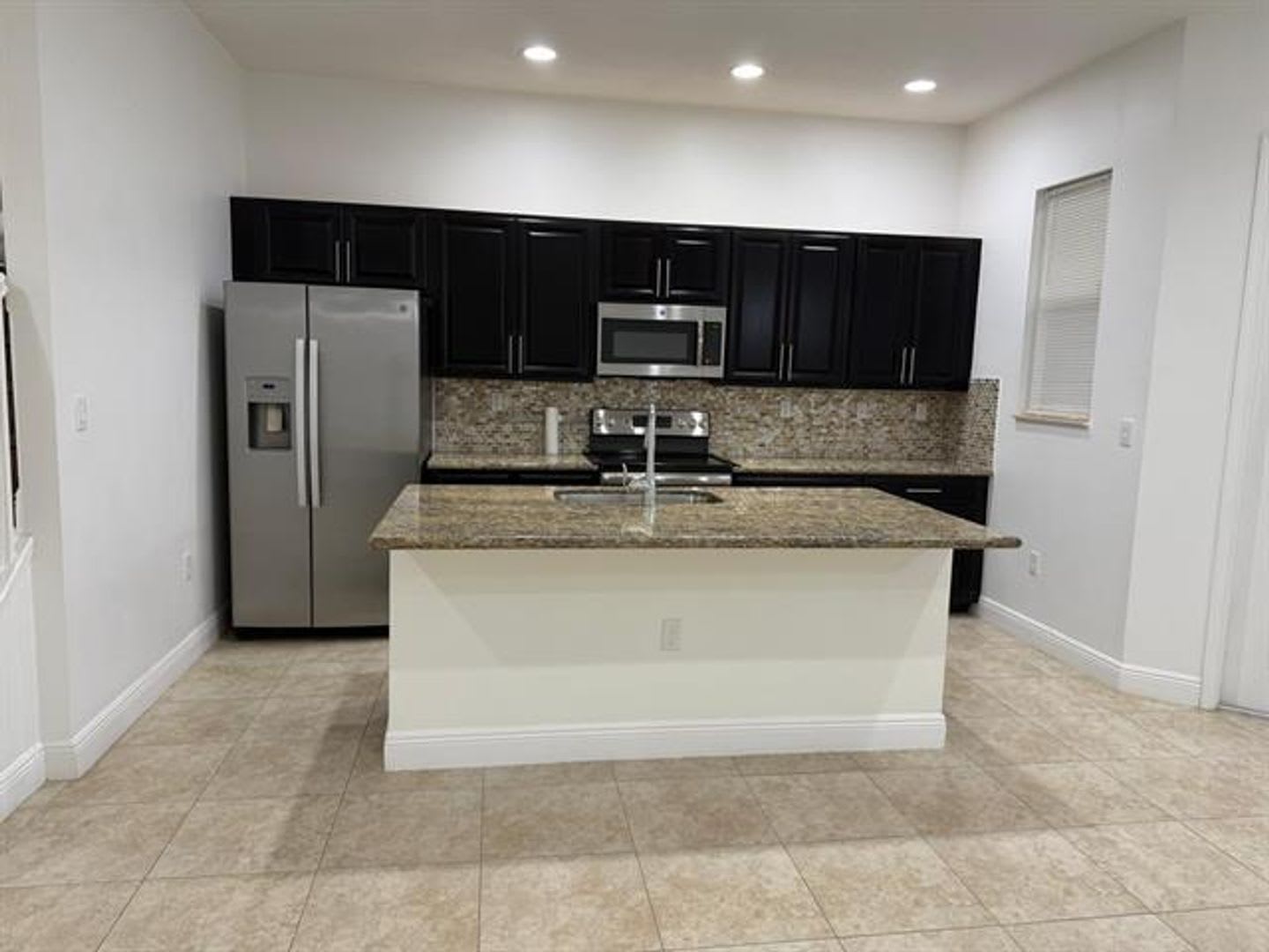12466 NW 17th Ct th 12466, Pembroke Pines, FL 33028 – photo 4
