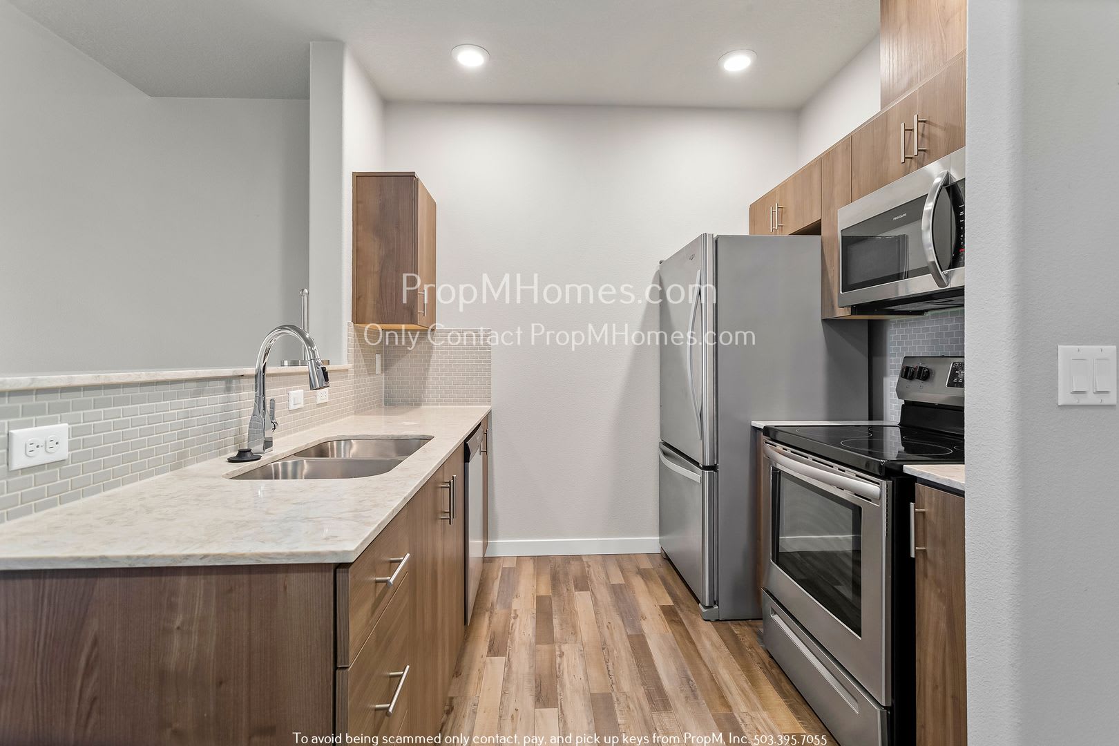 One Bedroom Condo In The Heart Of North Bethany Top Floor With Vaulted Ceilings – photo 2