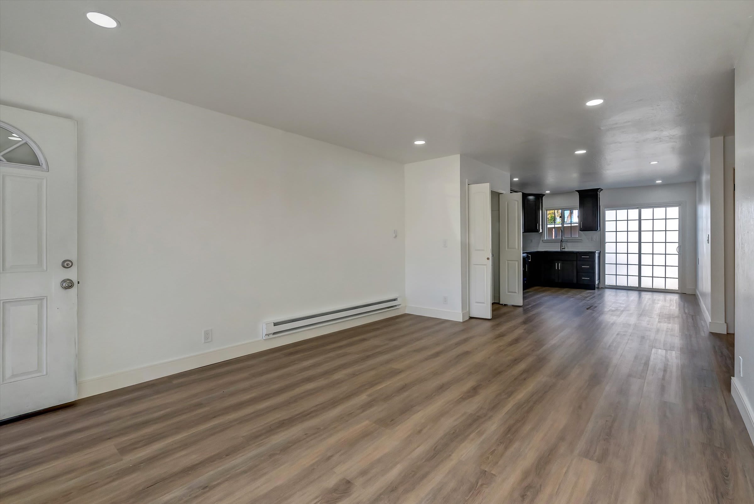 568 Simon Street – photo 3