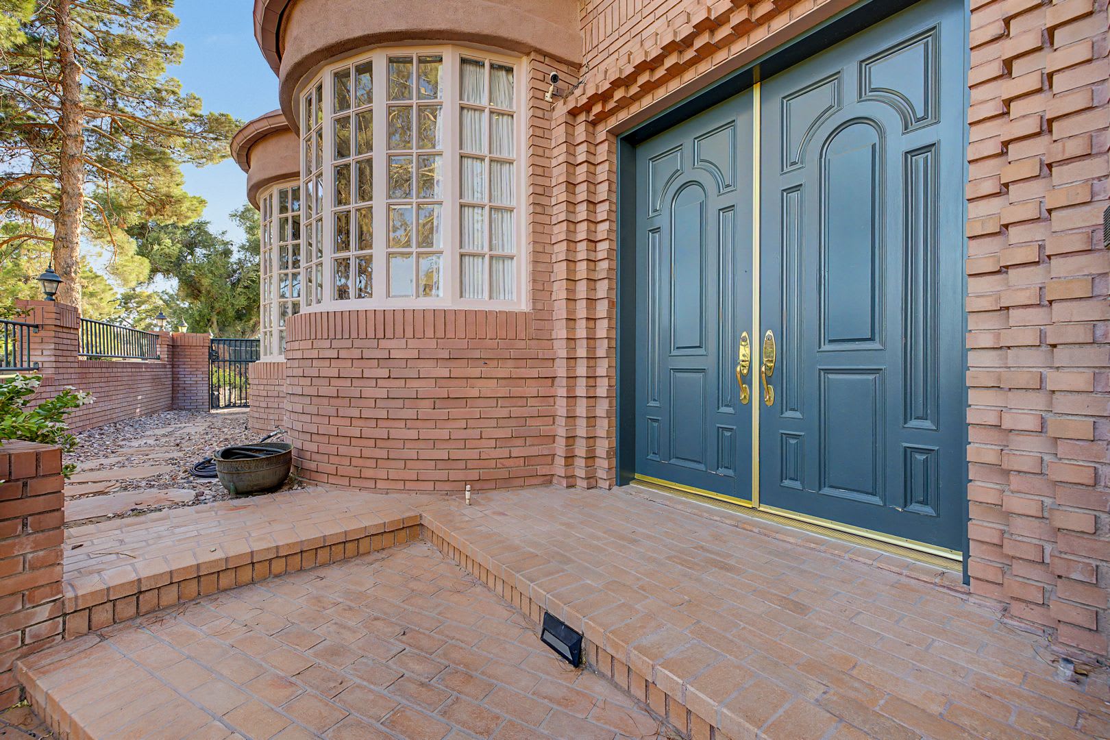 1105 BROADMOOR – photo 3