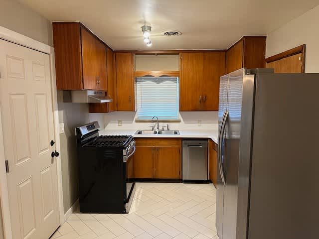 1104 W Robinson St – photo 4