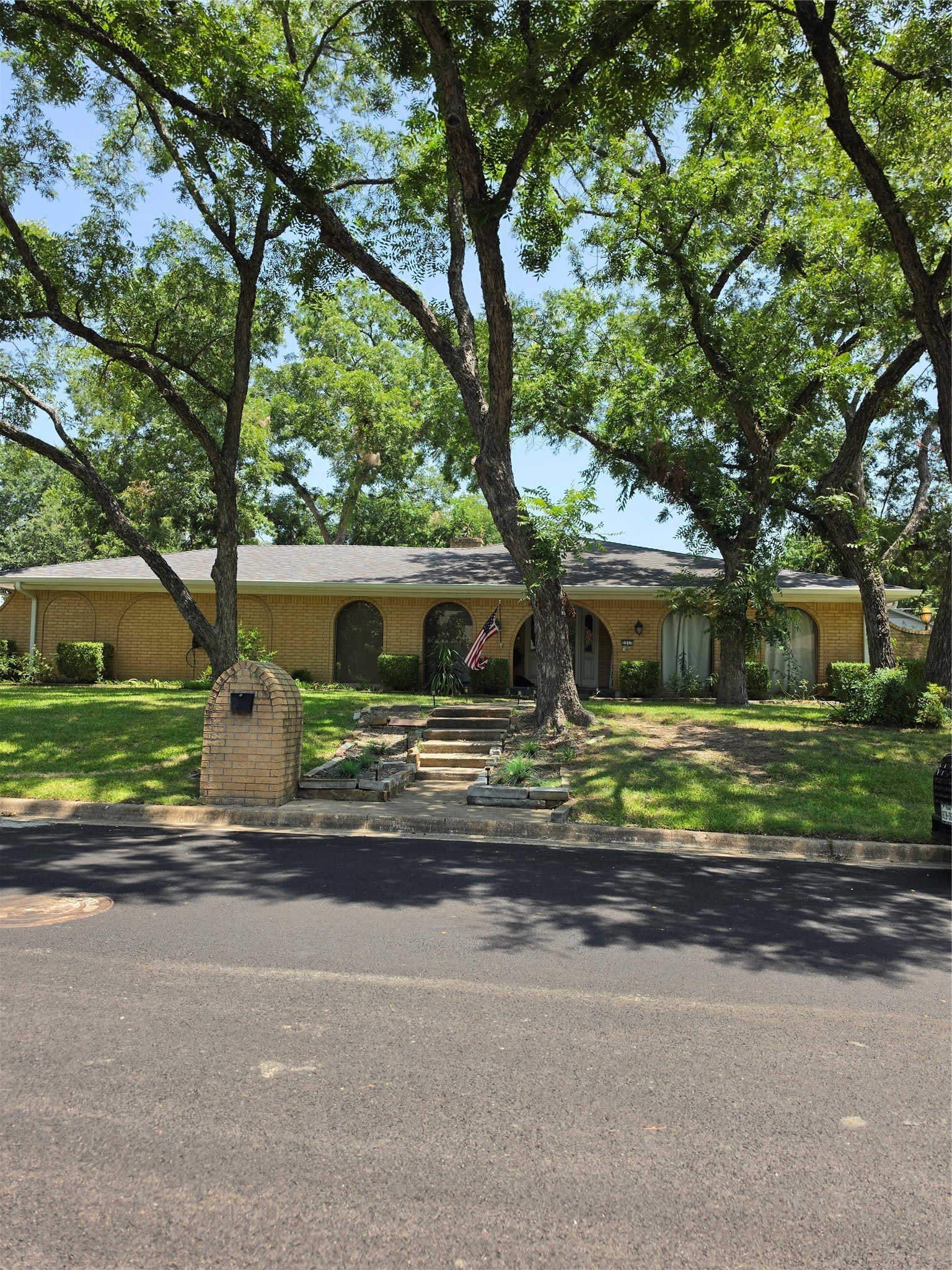 2517 Nantucket Drive – photo 1