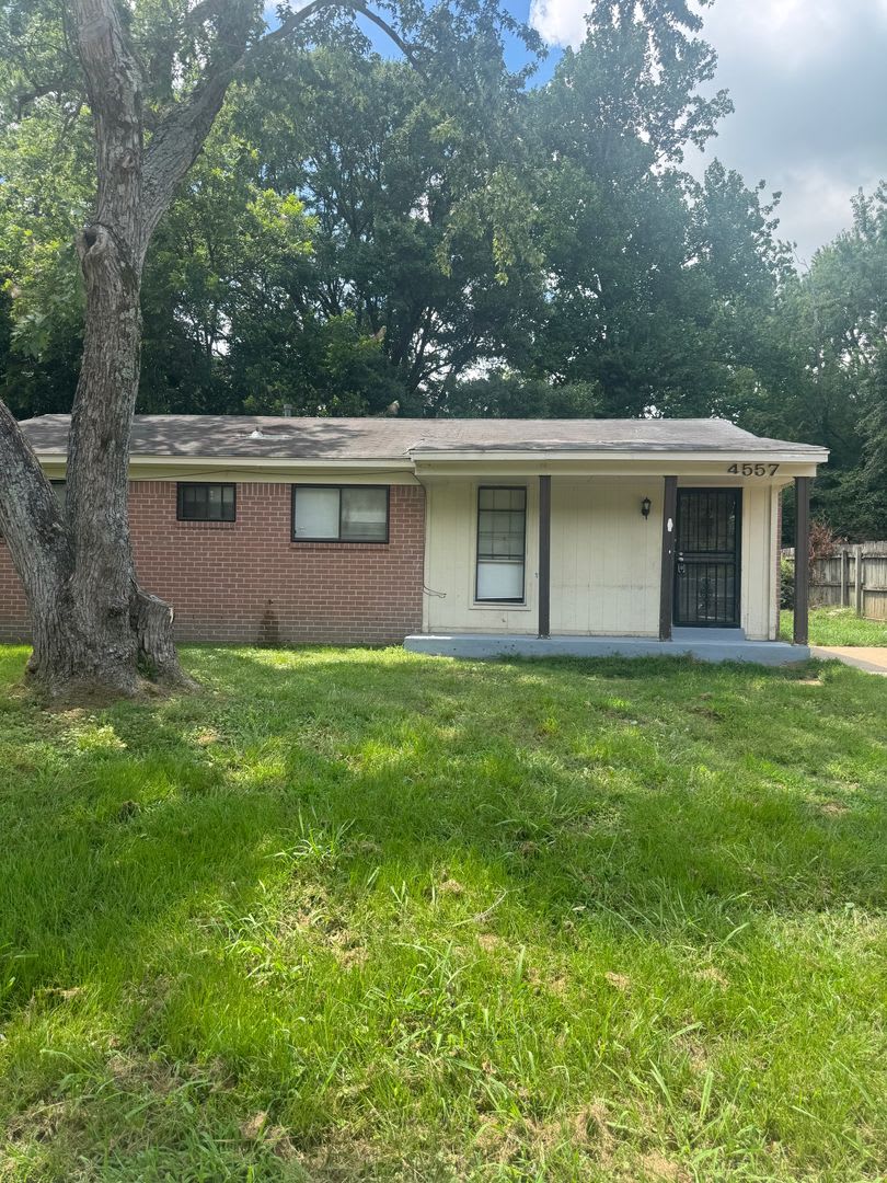Welcome to 4557 Spring Valley Drive! – photo 1