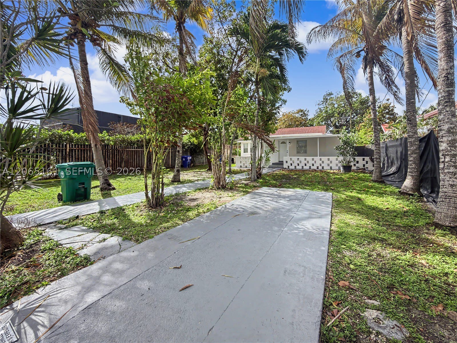 228 NW 39th St – photo 1