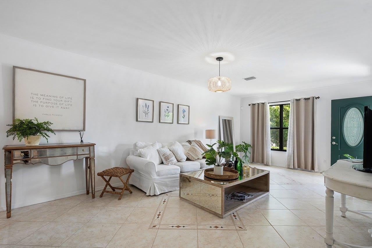 1369 Riverside Circle – photo 4