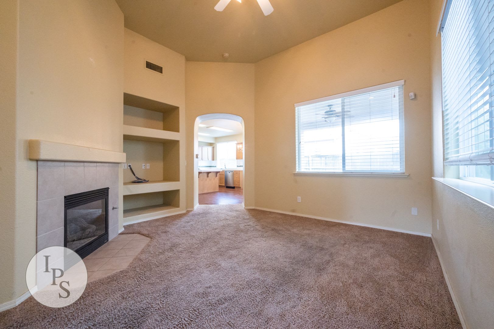 Clovis Gated 2-Story Home, 2BR/3BA, Built 2005 – 2x Primary Suites – photo 5