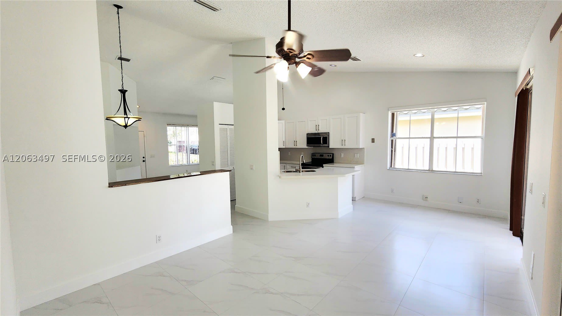 924 Falling Water Rd – photo 3