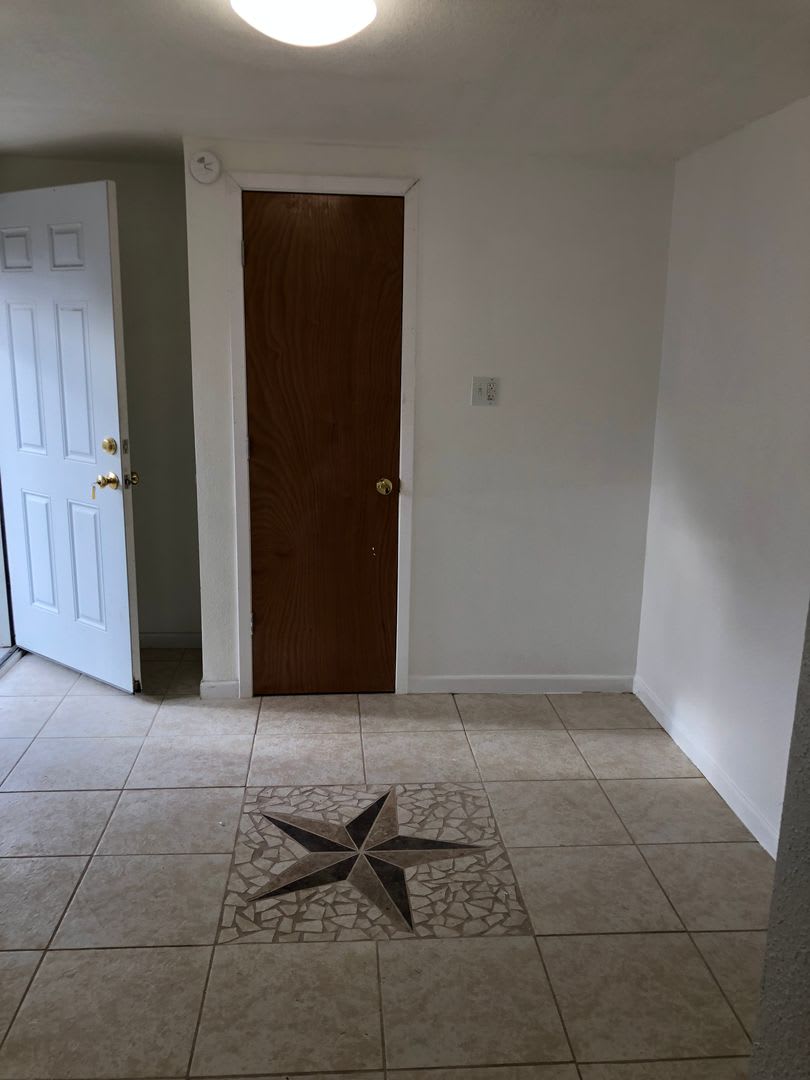 903 Conder St. – photo 4