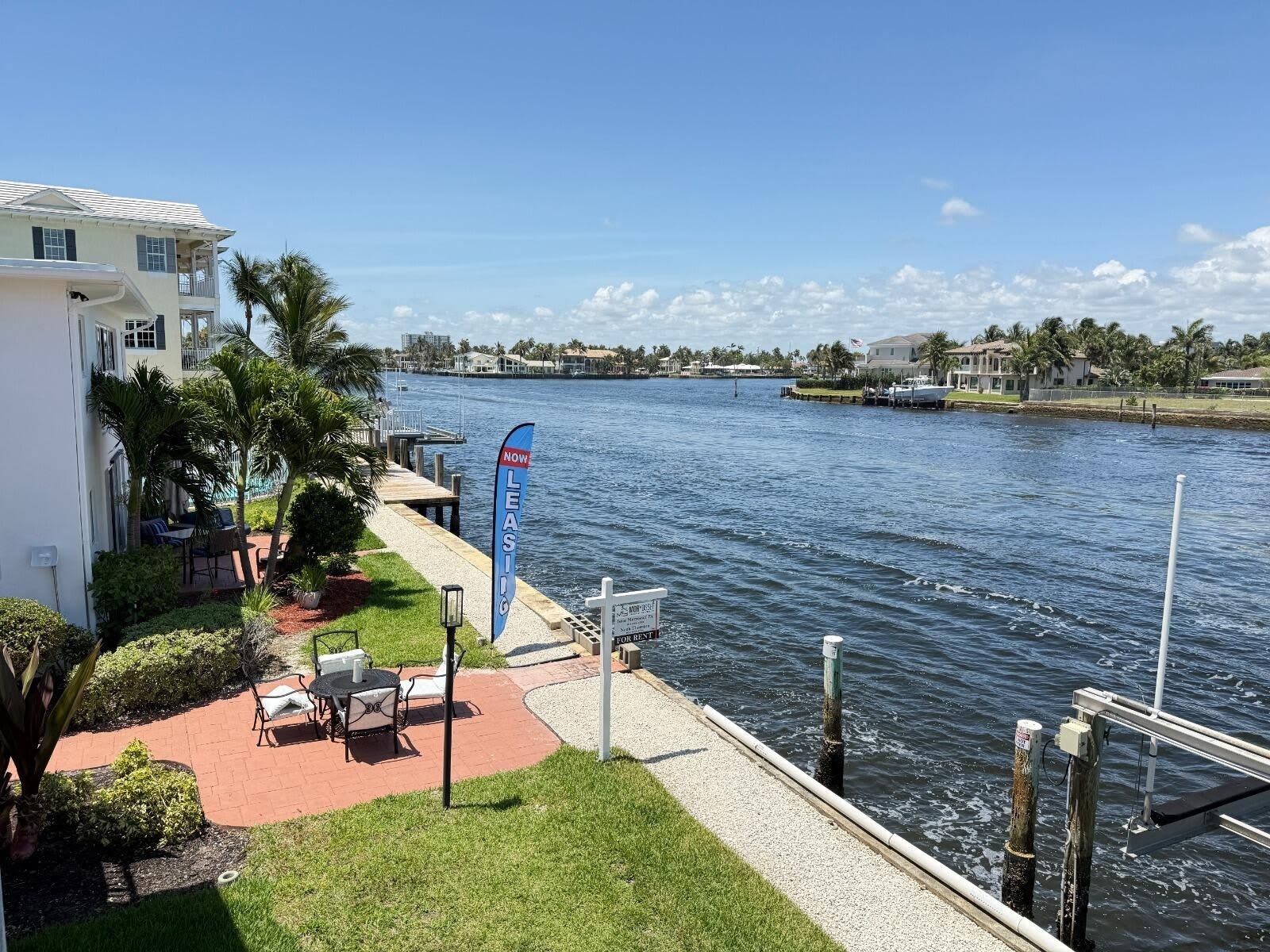 1001 S Riverside Drive – photo 1