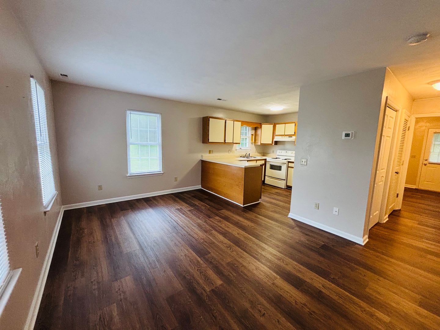 4 Bedroom, 3 Bath Townhouse – photo 2