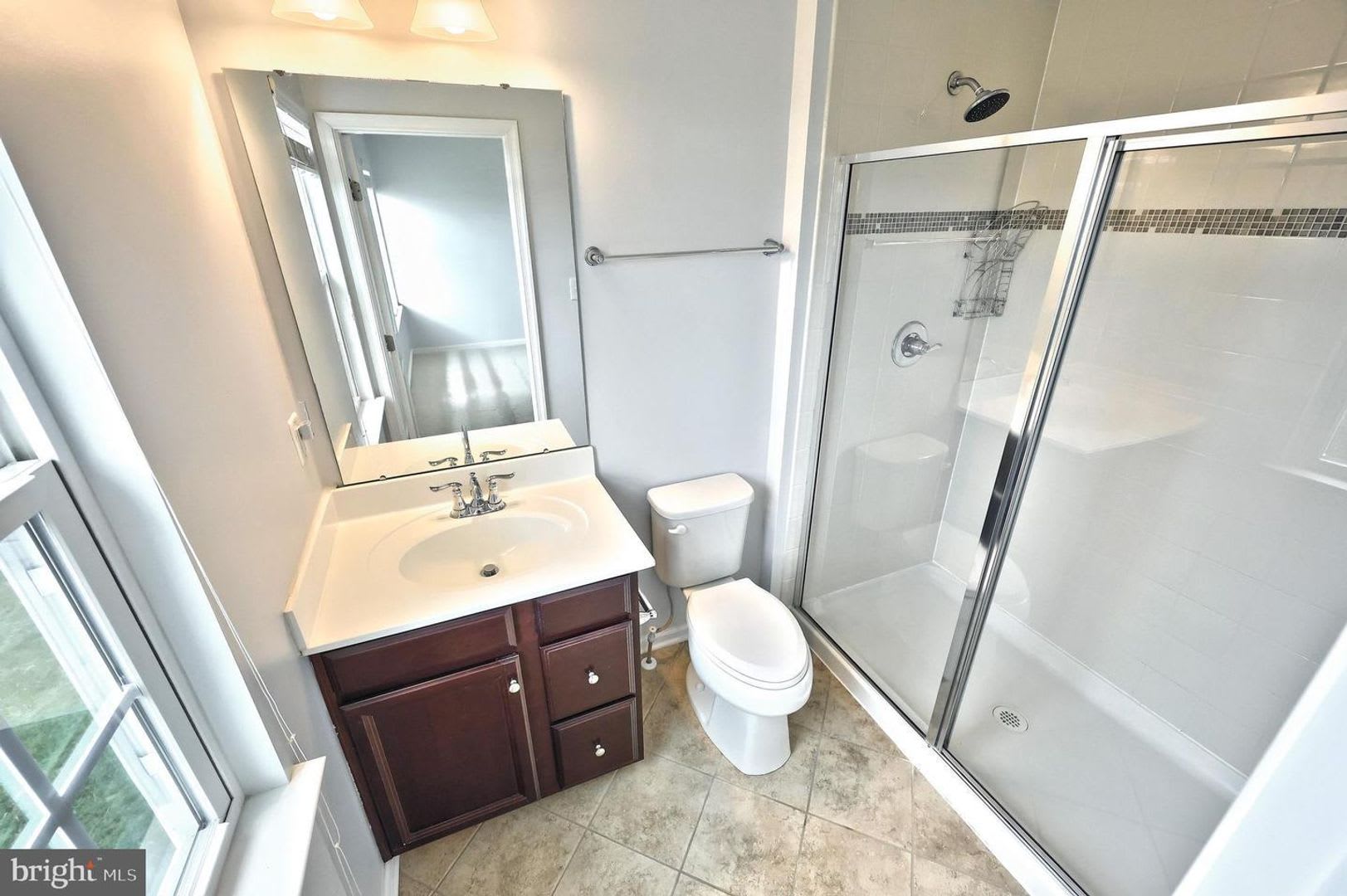 End Unit Townhome in Regents Glen Community! – photo 5