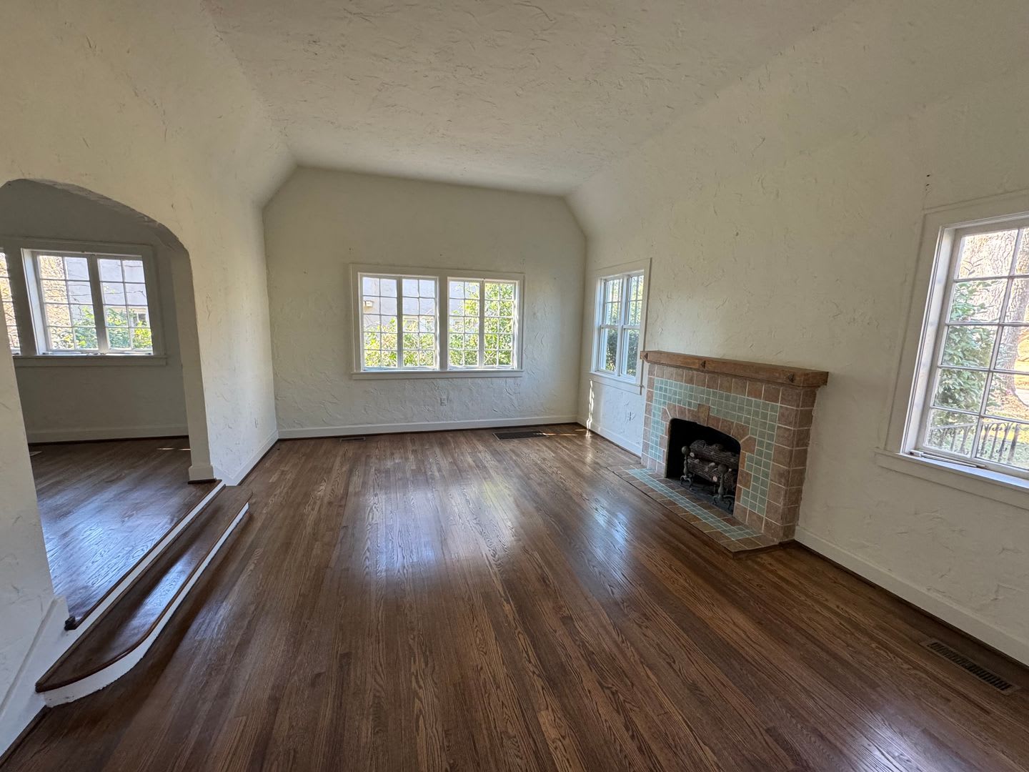 For Rent: 4BR / 2BA Home in Historic Club View – Bonus Sunroom & Screened Porch! – photo 3
