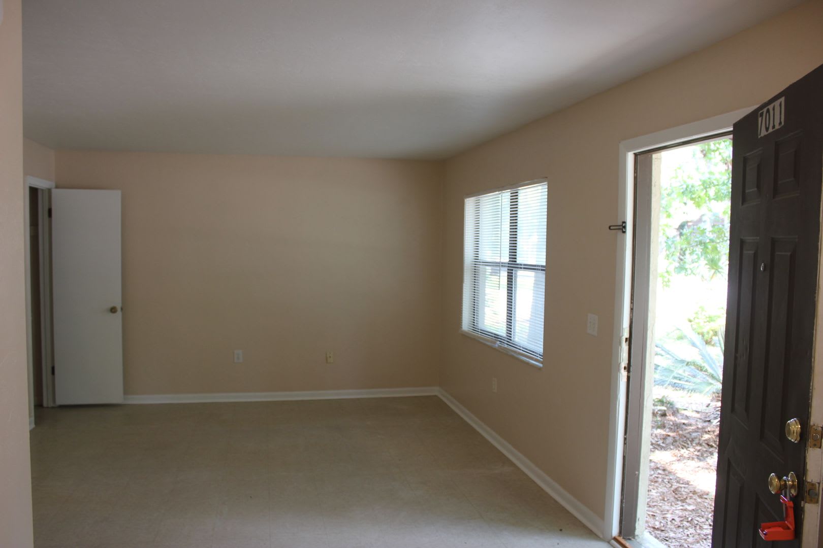 2 bedroom 1 Bathroom in Tower Oaks – photo 2