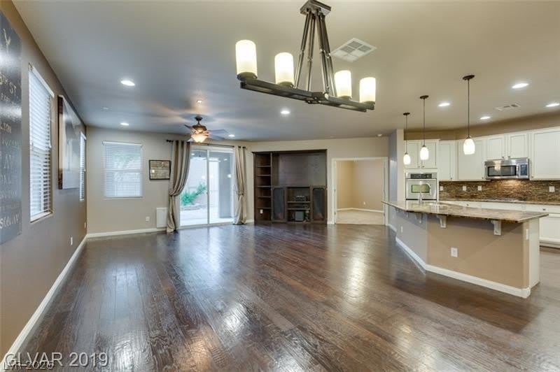 1077 Hickory Park Street – photo 4