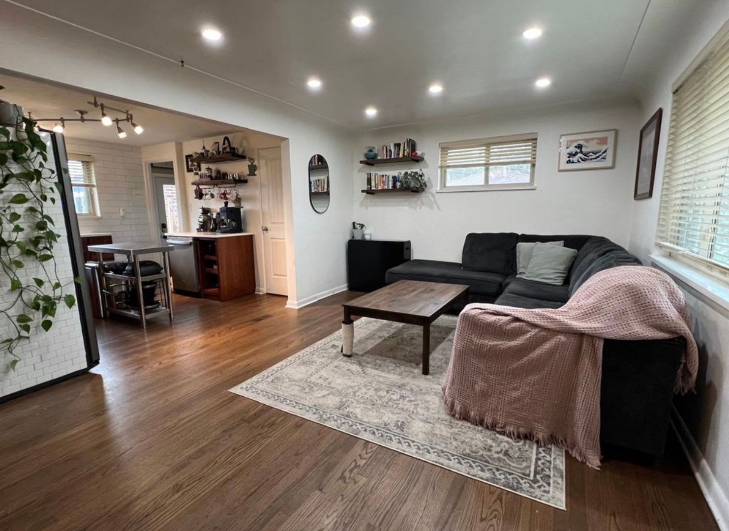 Spacious 3 Bedroom Home With Bonus Room 2 Car Garage Beautiful Fenced Backyard – photo 3