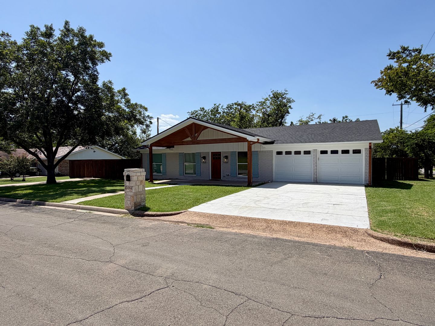 3BR / 2BA House – photo 1