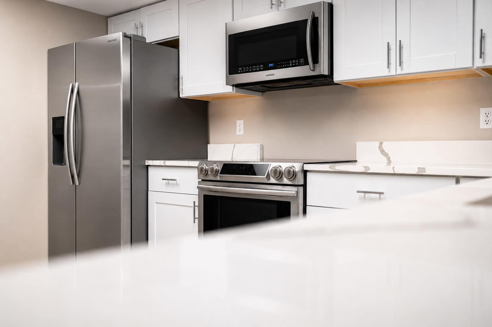 Elegance and Beachfront Condo Living – photo 4
