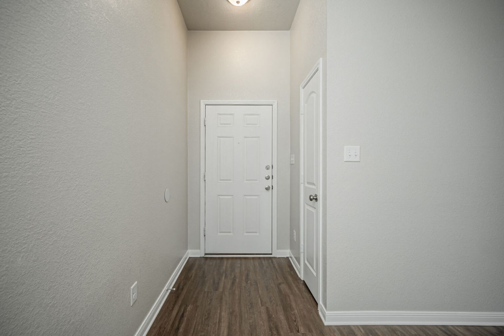 Spacious Single-Family Home Available Now! – photo 2