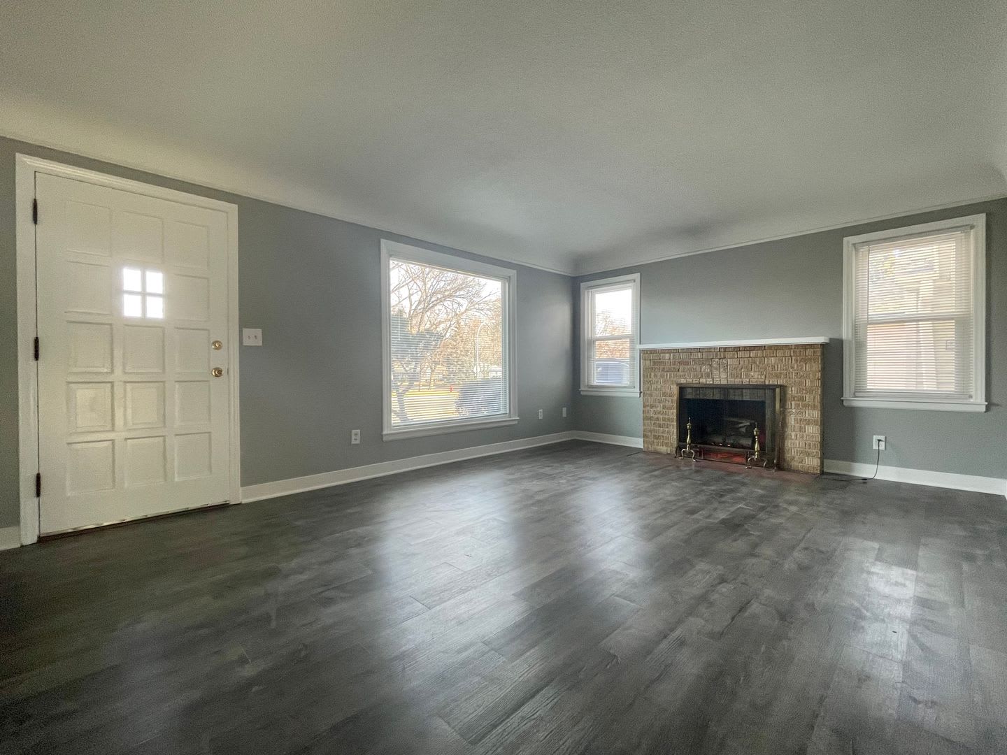 Stunning 4 Bedroom 2 Bathroom Home in Richfield! – photo 2