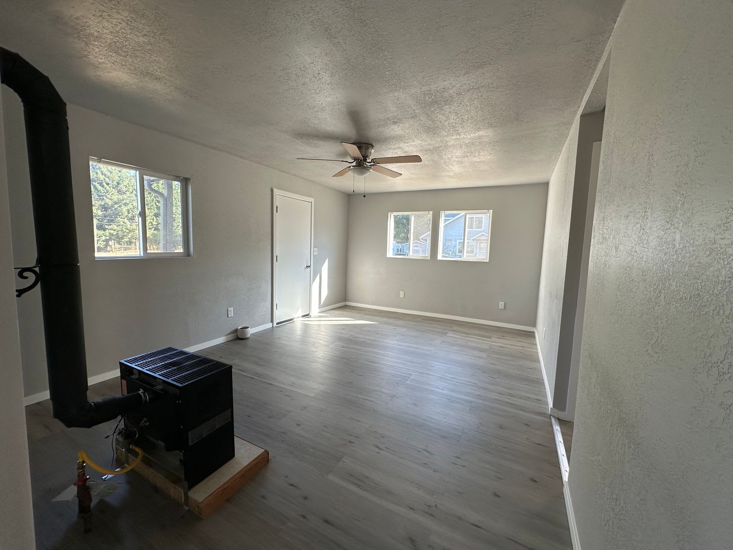 Remodeled 2 bedroom home in Myrtle Creek – photo 5
