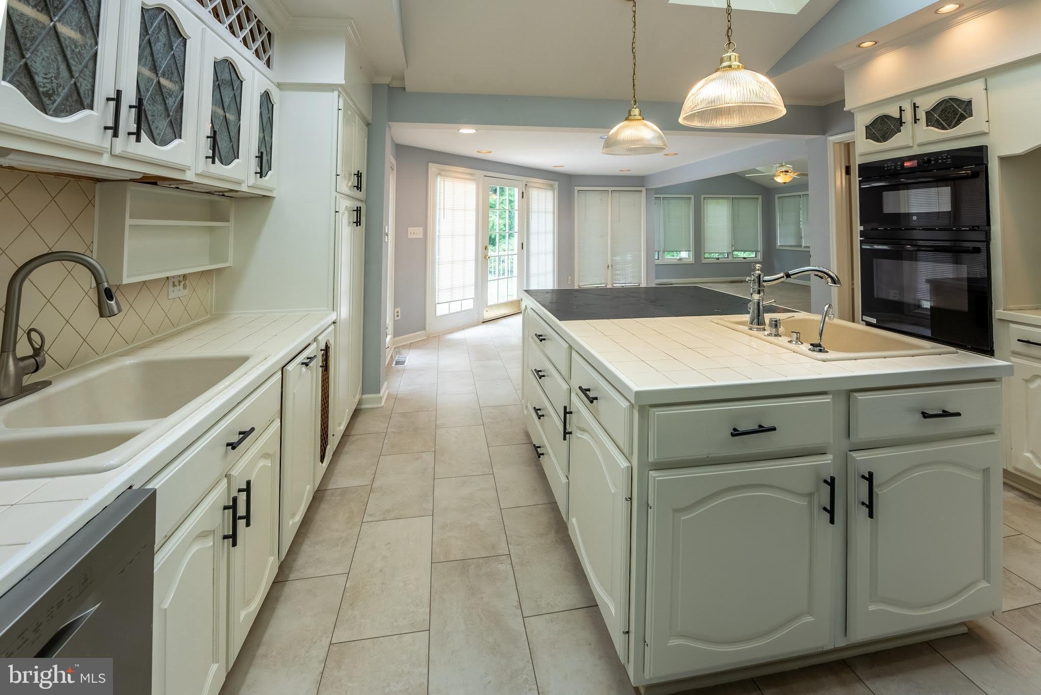 6438 WOODVILLE Drive – photo 3