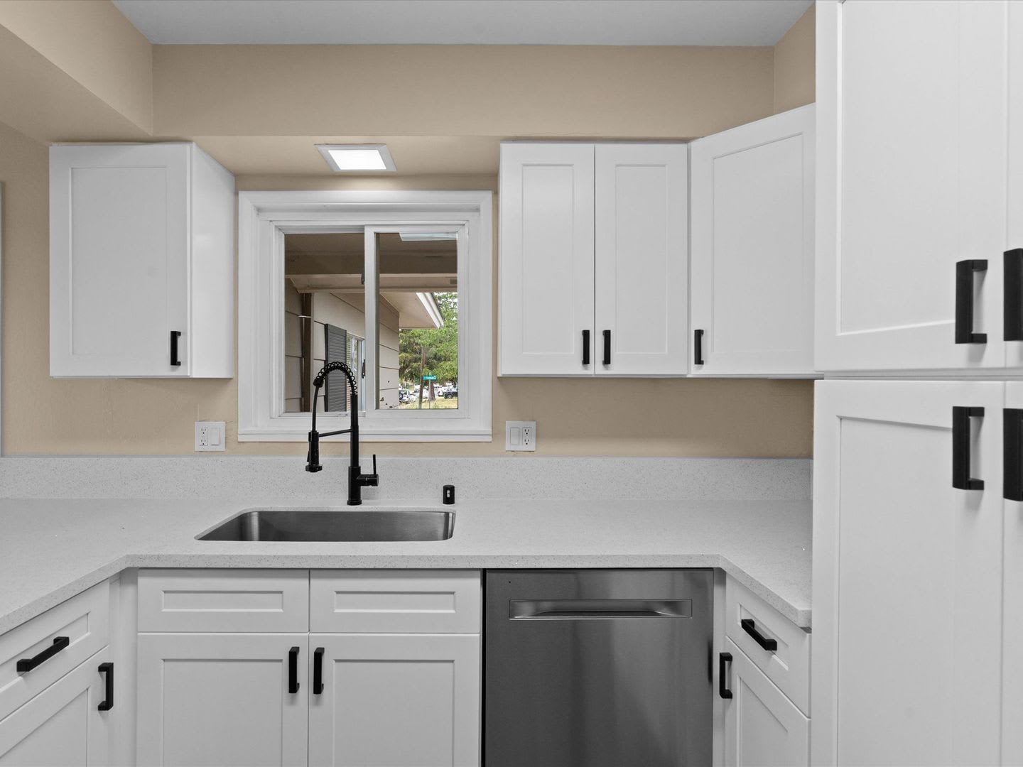 Remodeled 3 bed 2 bath – photo 4