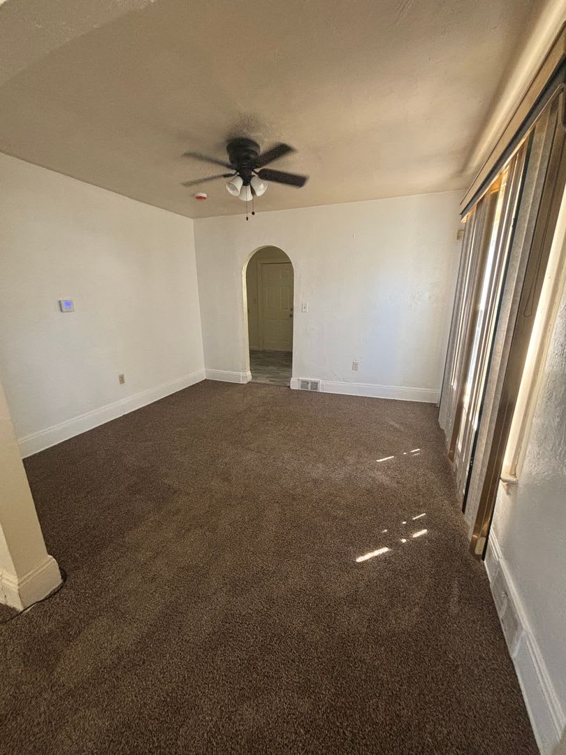 3bd Single Cash Pay/Section 8 – photo 3
