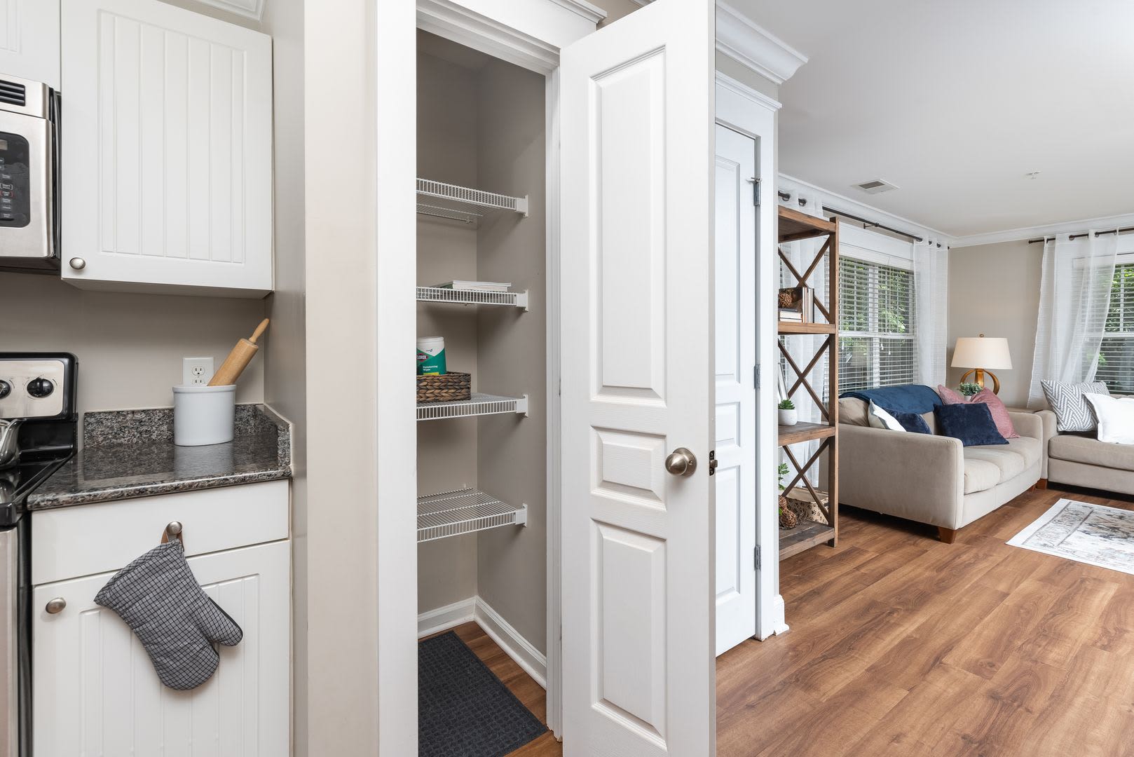 3 Bedroom Flat End Unit Apartment Available At Woodlands With 500 Deposit And 1 Month Free With Flexible Move In Date Set Up Your Tour Today – photo 4