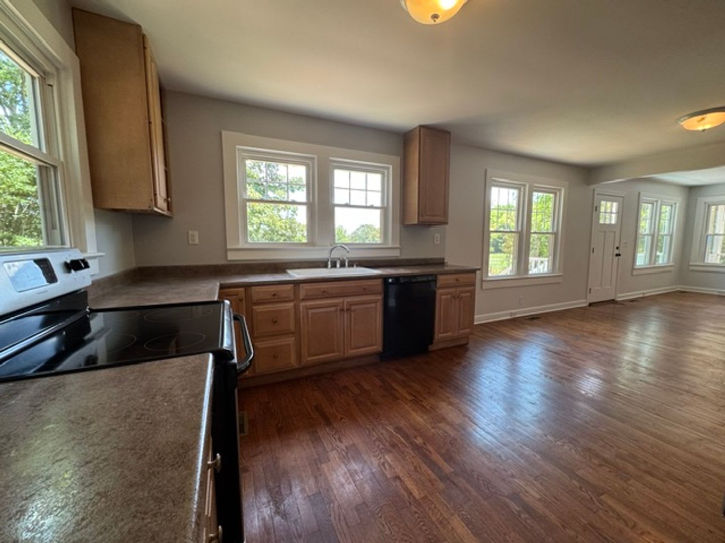Charming 2 Bd 1 Full Ba Home In Greer Eastside Close To Riverside Hs Bmw Gsp Inland Port Greenville Spartanburg But With Country Feel With Land Outbuildings The Home Sits On A 3 4 Acre Lot – photo 4