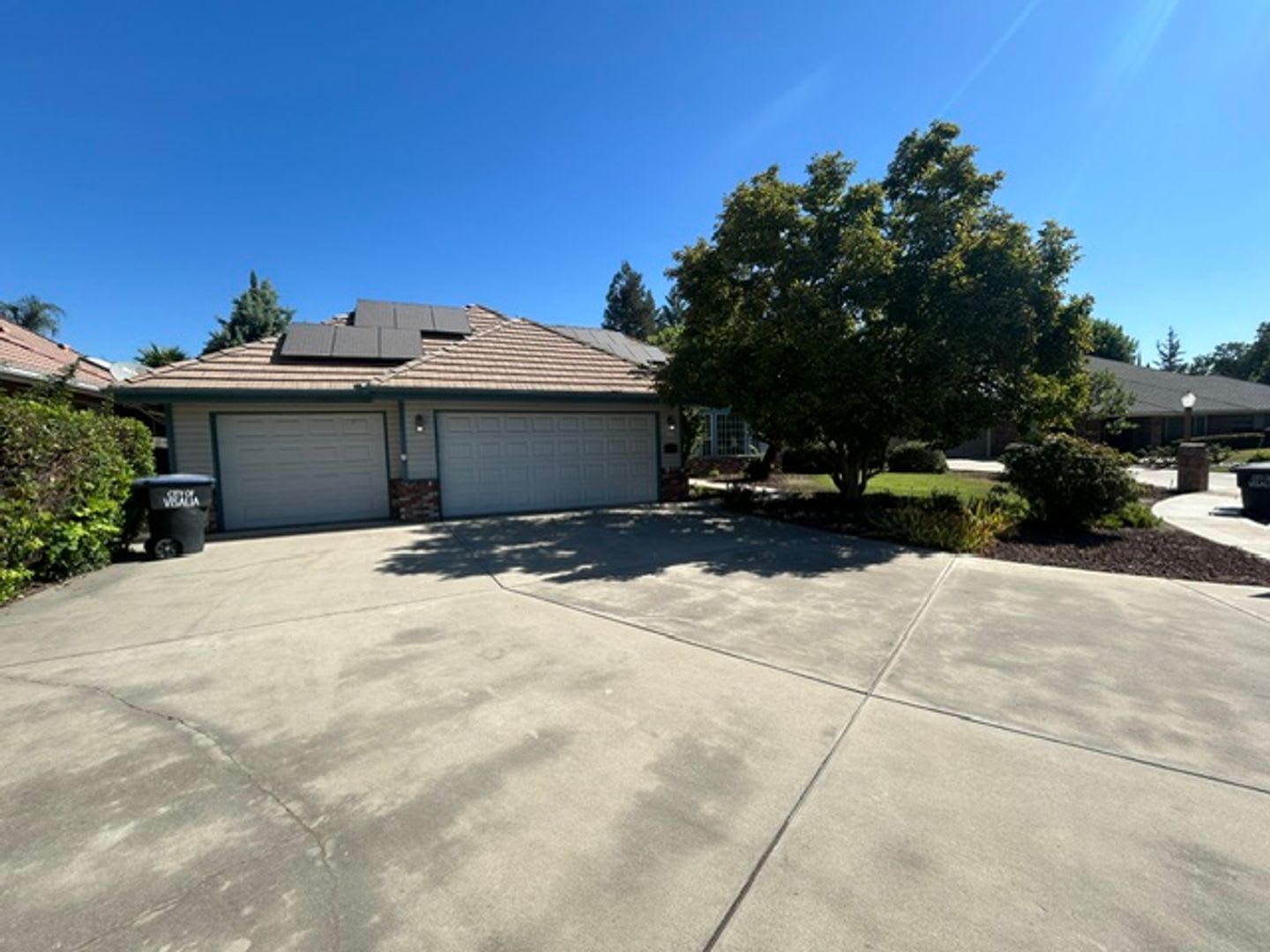 3 Bedroom 2 Bathroom With A Bonus Room And Pool In The El Diamante School District – photo 2