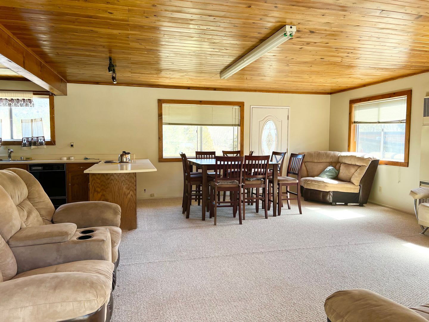 LARGE HOME WITH HUGE BONUS AREA – photo 4