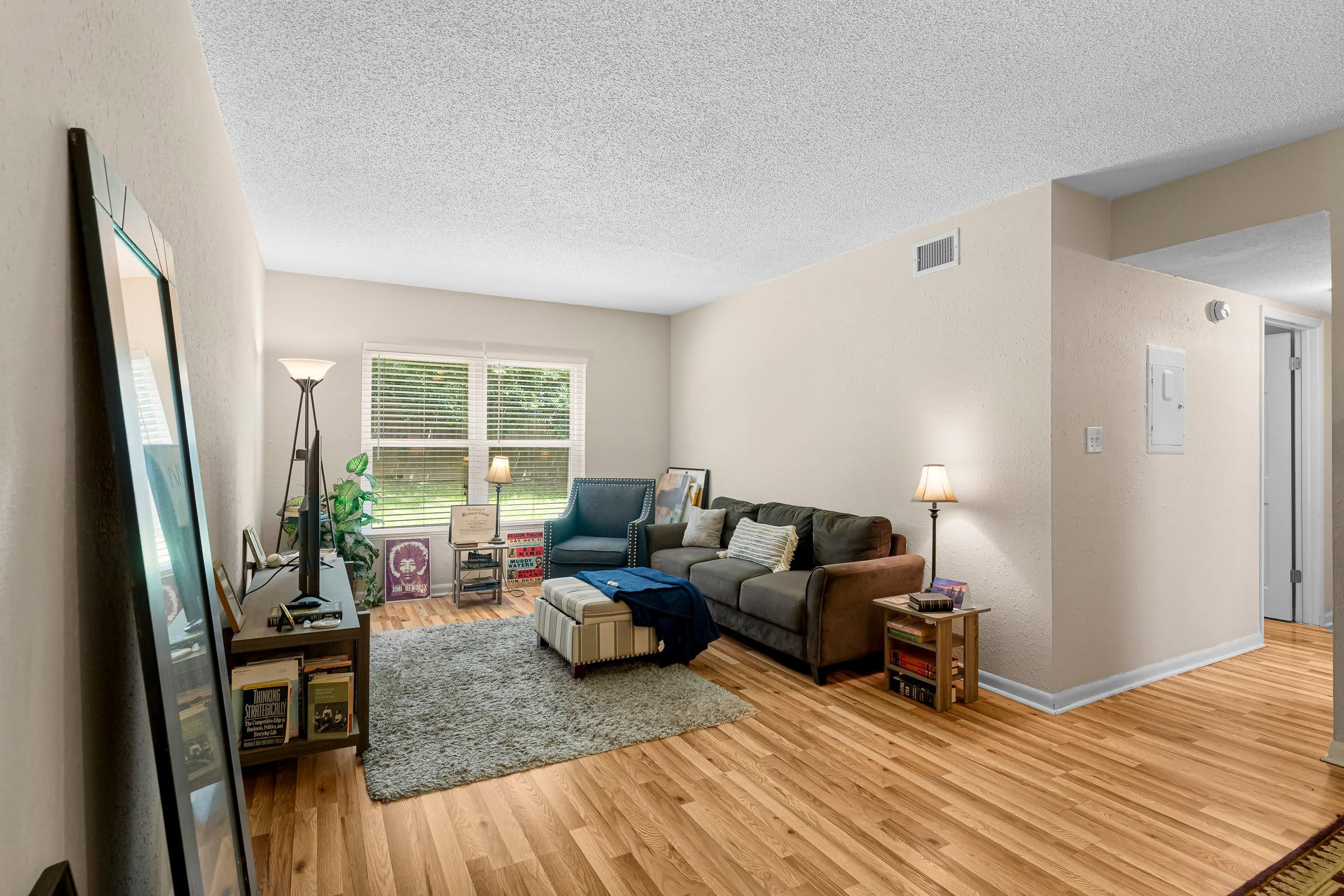 880 Deerwood Lane – photo 3