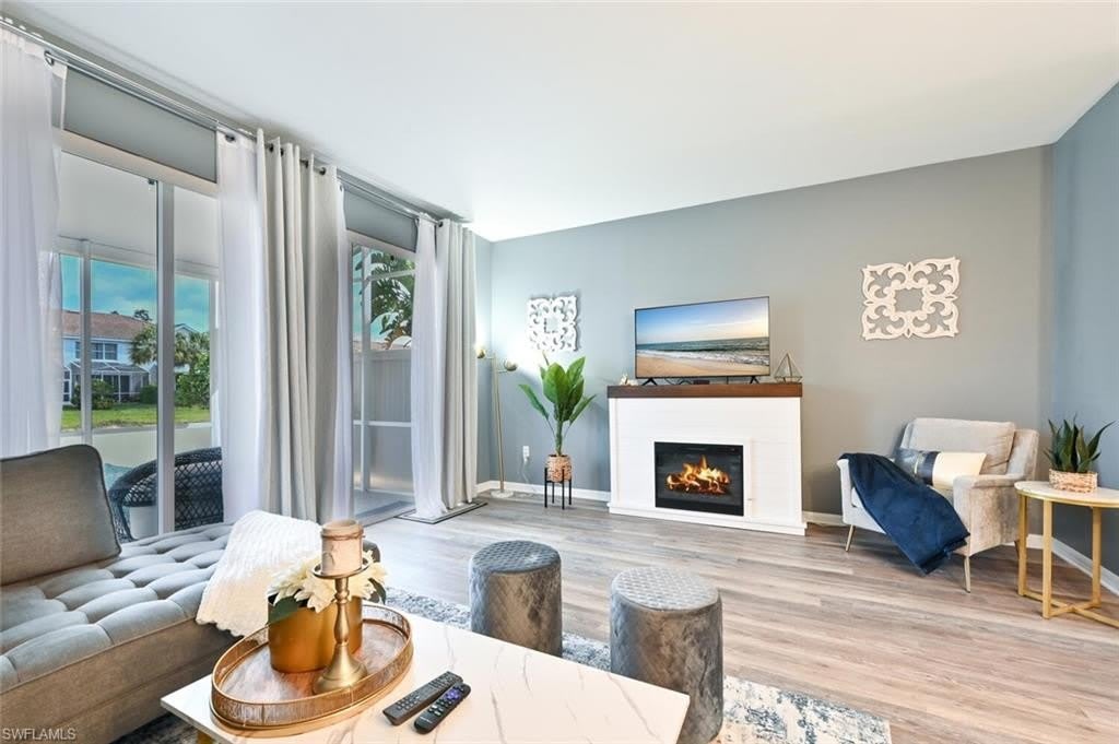 981 Hampton Cir – photo 4