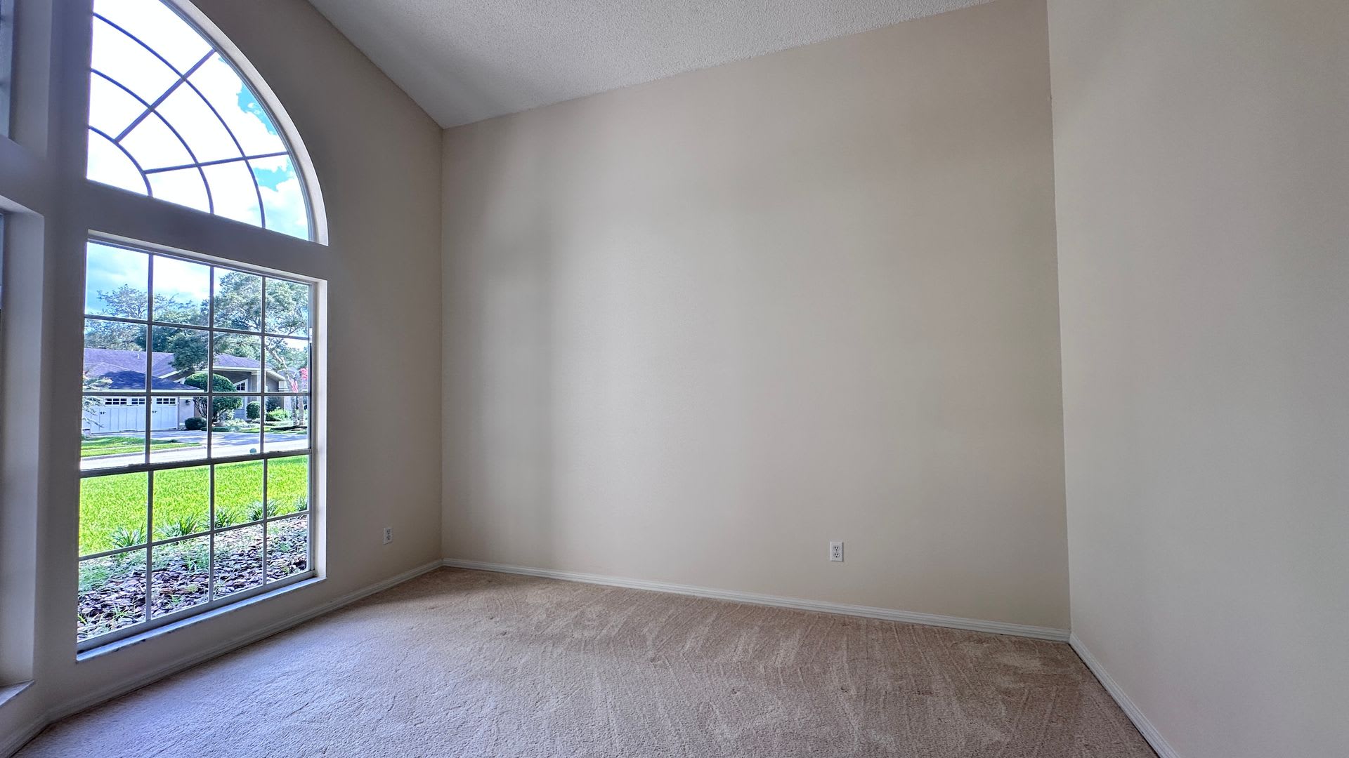 4 Bed, 2 Bath – photo 4