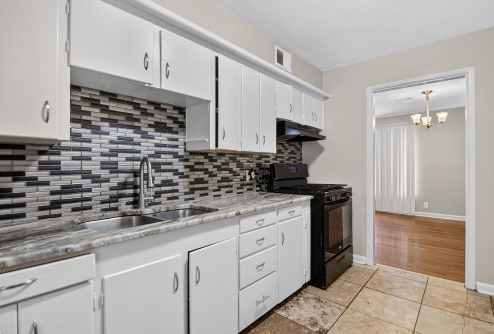 Charming 3-Bedroom Home in a Convenient Little Rock Location – photo 3
