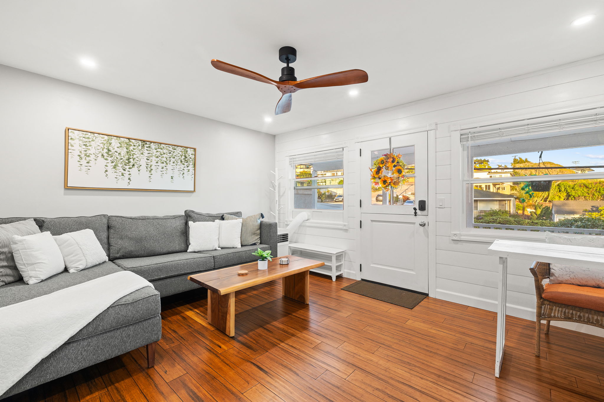 1326 Dorcas St – photo 2