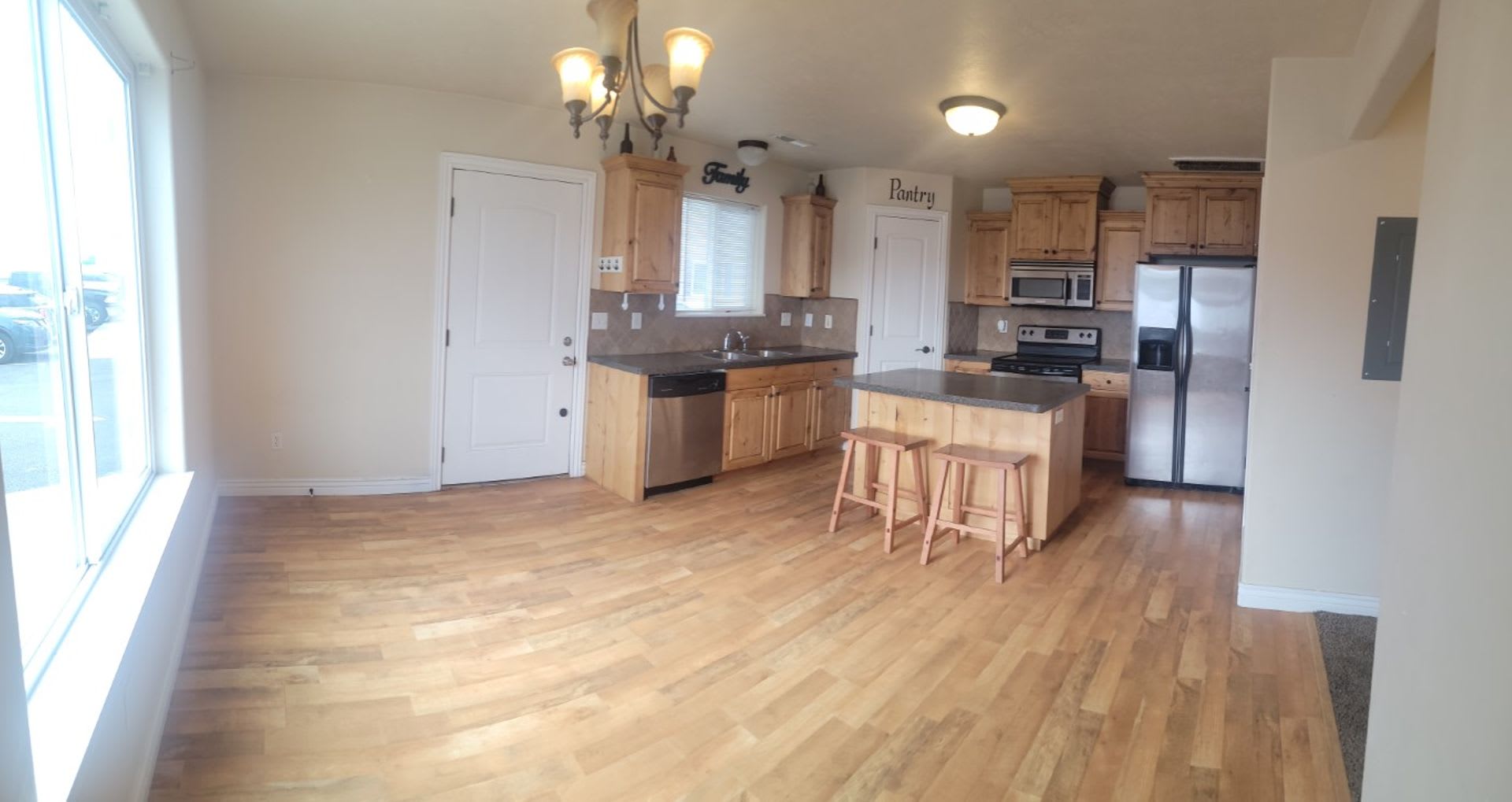 3 bed, 1.5 bath End Unit in The Meadows – photo 4